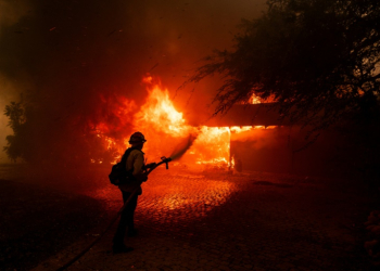 A fast-moving fire near Los Angeles has forced thousands from their homes and destroyed dozens of properties. ©AFP