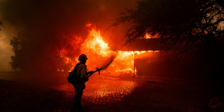 A fast-moving fire near Los Angeles has forced thousands from their homes and destroyed dozens of properties. ©AFP