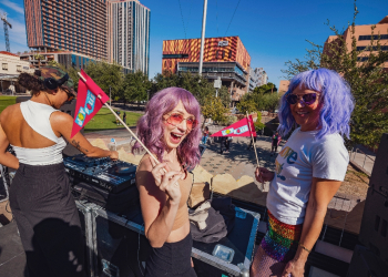 Three members of organization Joy to the Polls in Phoenix, Arizona, tried to soothe the nerves that were running high across the United States on Election Day / ©AFP