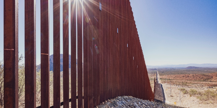 Part of the border wall built under Donald Trump's administration is seen at the US-Medican border east of Douglas, Arizona / ©AFP