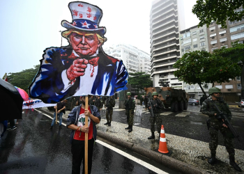 A cardboard cutout of Donald Trump as Uncle Sam at a march in support of the Palestinian people in Rio de Janeiro, Brazil ahead of the G20 Summit / ©AFP