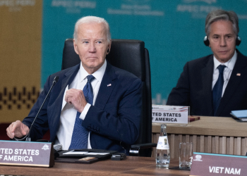 US President Joe Biden (L) and Secretary of State Antony Blinken at the Asia-Pacific Economic Cooperation (APEC) summit in Lima  / ©AFP