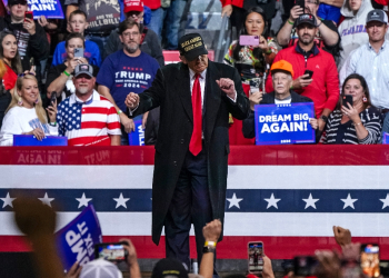 Former US President and Republican presidential candidate Donald Trump dances at the end of a campaign rally in Macon, Georgia, on November 3, 2024 / ©AFP