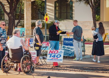 Suspicion is rife in Arizona, where many Republican voters distrust the electoral system / ©AFP