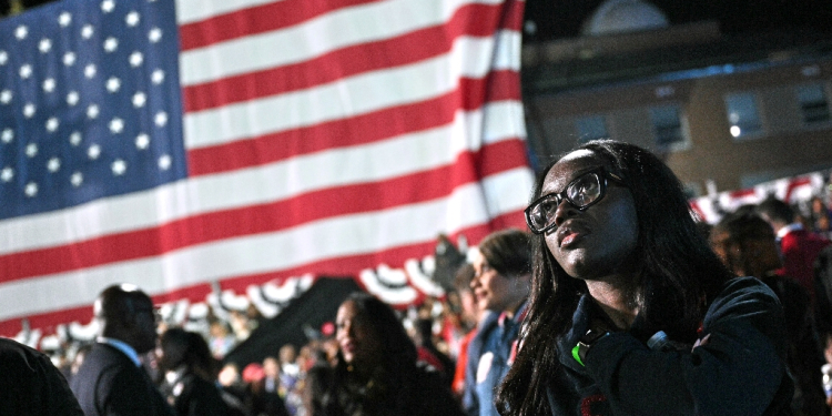 Supporters watch election results during an election night event for US Vice President and Democratic presidential candidate Kamala Harris at Howard University, her alma mater / ©AFP