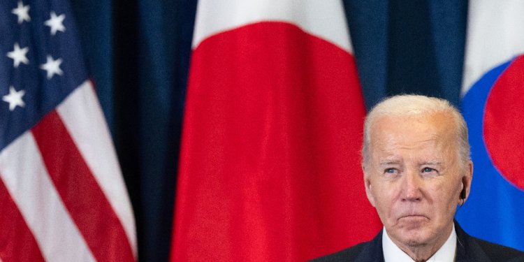 US President Joe Biden met Japanese Prime Minister Shigeru Ishiba and South Korean President Yoon Suk Yeol in Lima  / ©AFP