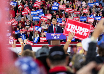 Donald Trump speaks during a campaign rally at the J.S. Dorton Arena in Raleigh, North Carolina / ©AFP