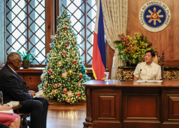 US Secretary of Defense Lloyd Austin (left) with Philippine President Ferdinand Marcos at Malacanang Palace in Manila. ©AFP