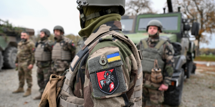 Ukraine has already lowered the minimum age of mobilization from 27 to 25 / ©AFP