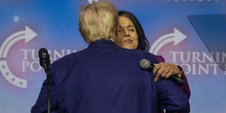 US President-elect Donald Trump embraces former US Representative Tulsi Gabbard, whom he has tapped for a top intelligence role . ©AFP