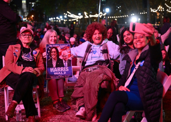 Supporters gather ahead of a star-studded rally for Kamala Harris featuring Lady Gaga and Oprah Winfrey in Philadelphia / ©AFP