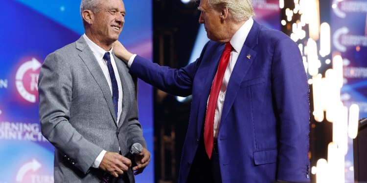 Robert F. Kennedy Jr and President-elect Donald Trump, campaigning in Georgia in October / ©AFP