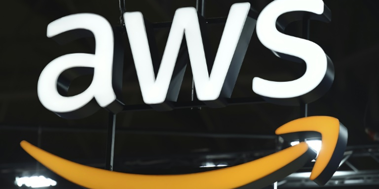 AWS cloud computing unit at Amazon will work with Anthropic on chips and systems to optimize training of artificial intelligence. ©AFP