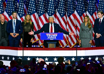 Former US President and Republican presidential candidate Donald Trump speaks after the election in West Palm Beach, Florida / ©AFP