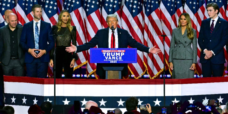 Former US President and Republican presidential candidate Donald Trump speaks after the election in West Palm Beach, Florida / ©AFP