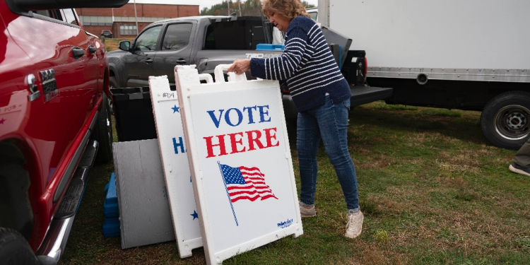 The first polls in the 2024 US presidential election start closing at 6pm Eastern Time but it could take days for a victor to be projected / ©AFP