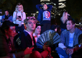 A long queue snaked along the main avenue leading to the Philadelphia Museum of Art, outside which the vice president was due to address a crowd late in the evening. ©AFP