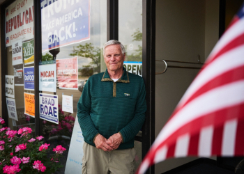 Tom Eddy, chairman of the Erie County Republican Party in Pennsylvania, is seen outside campaign headquarters in May 2024 / ©AFP