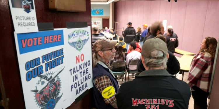 People look on as the Boeing Machinist union tallies votes on the latest Boeing contract offer at the District Lodge 751 Union Hall in Seattle, Washington on November 4, 2024. ©AFP