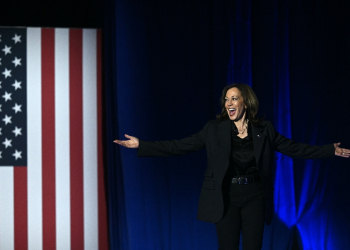 US Vice President and Democratic White House candidate Kamala Harris and her rival Donald Trump are barnstorming swing states in the finals days of the 2024 election / ©AFP