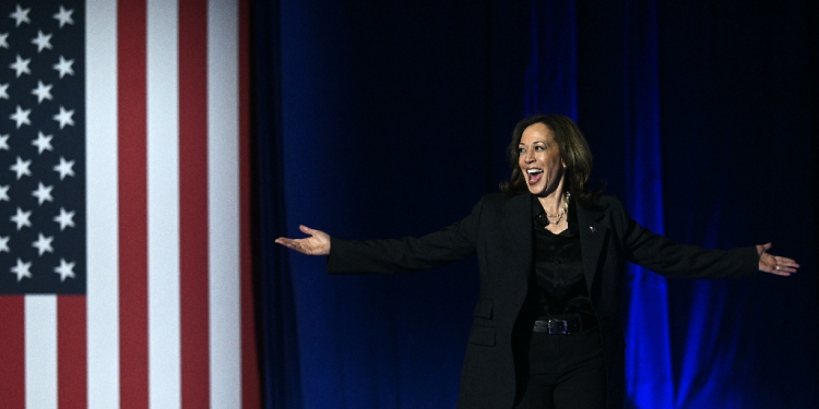 US Vice President and Democratic White House candidate Kamala Harris and her rival Donald Trump are barnstorming swing states in the finals days of the 2024 election / ©AFP