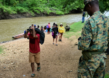 Migrants face inhospitable terrain, wild animals and criminal groups in the Darien jungle . ©AFP