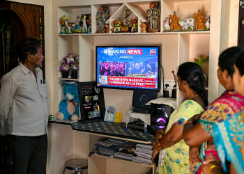 Villagers watch the 2024 US presidential election poll results inside a house in Vadluru, the ancestral village of Usha Vance, J.D. Vance's wife / ©AFP