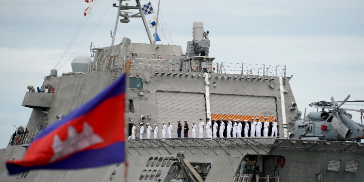 Crew members of the USS Savannah line up as they prepared to dock in Cambodia's port city of Sihanoukville this week / ©AFP