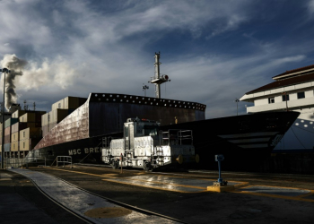 A cargo ship passes through the Miraflores locks on the Panama Canal. ©AFP