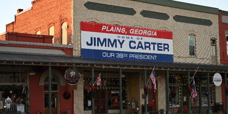 A sign has long hung in downtown Plains, Georgia heralding Jimmy Carter as the 39th president / ©AFP