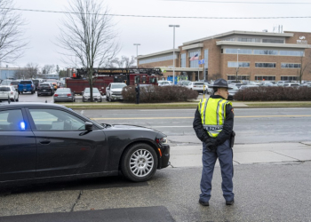 A health care clinic where students were reunited with their parents after a school shooting in Madison, Wisconsin. ©AFP