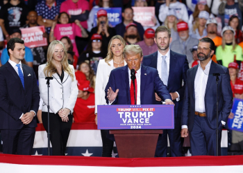 Donald Trump (C), appointed the father of Tiffany Trump's (2nd L) spouse Michael Boulos (far L) to the key diplomatic position / ©AFP