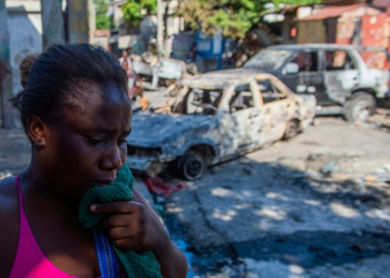 A woman cries after armed gangs shot her husband dead in Port-au-Prince, Haiti . ©AFP