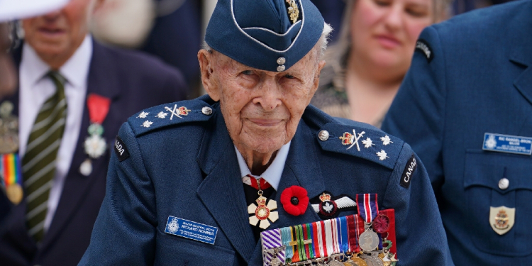 Canada's most decorated military veteran, 100-year-old Major-General Richard Rohmer attends a ceremony in Normandy, France, to mark the 80th anniversary of D-Day / ©AFP