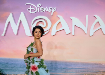 Hawaiian-born Auli'i Cravalho voices the role of Moana as she and an unlikely crew travel the rugged seas of Oceania to break the curse of an evil god. ©AFP