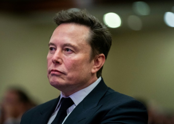 Tesla shareholders originally backed the Elon Musk compensation plan in March 2018 . ©AFP