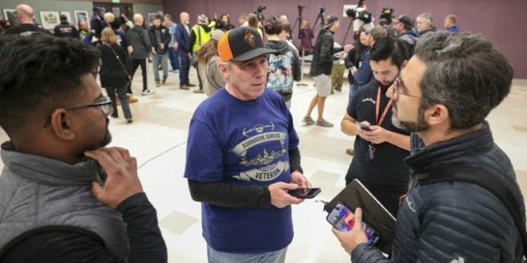 Boeing workers shown just after union leaders announced November 4 that the contract was ratified, ending a more than 50-day strike . ©AFP