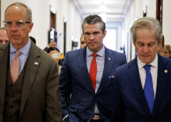 Pete Hegseth (C), US President-elect Donald Trump's nominee to be secretary of defense, leaves a meeting he held with Senator Tom Cotton as part of an effort to win over support for his confirmation on Capitol Hill / ©AFP