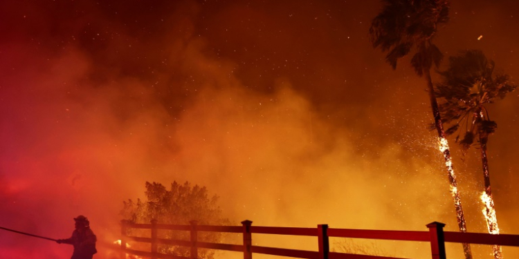 A firefighter battles the Franklin blaze in Malibu, California on December 10, 2024. ©AFP