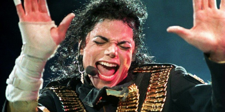 US pop megastar Michael Jackson performs during his 'Dangerous' tour in Singapore in September 1993. ©AFP