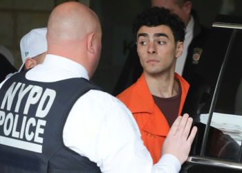 Luigi Nicholas Mangione leaves the Blair County Courthouse in Hollidaysburg, Pennsylvania. ©AFP