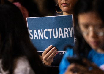 Los Angeles has adopted 'sanctuary city' rules that prevent its resources from being used to enforce federal immigration laws / ©AFP