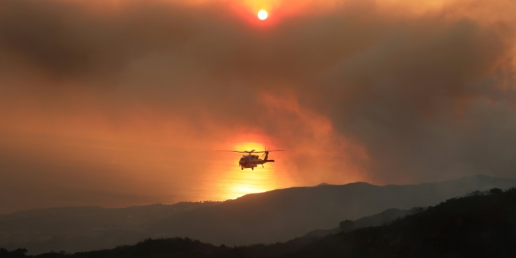 Firefighters are struggling to get any purchase on the fire ravaging Malibu. ©AFP