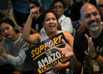 Workers at several Amazon facilities from southern California to New York are picketing. ©AFP