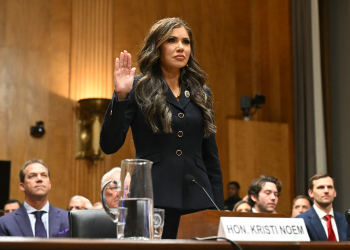 South Dakota Governor Kristi Noem is sworn in during a Senate Homeland Security and Governmental Affairs Committee hearing on her nomination to be Secretary of Homeland Security, on Capitol Hill in Washington on January 17, 2025 / ©AFP