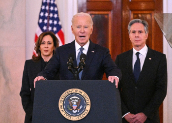 US President Joe Biden, alongside Vice President Kamala Harris and Secretary of State Antony Blinken, speaks about the Israel-Hamas ceasefire  / ©AFP