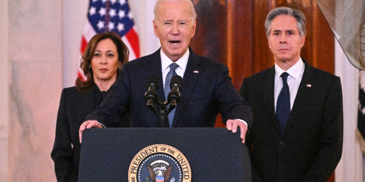 US President Joe Biden, alongside Vice President Kamala Harris and Secretary of State Antony Blinken, speaks about the Israel-Hamas ceasefire  / ©AFP