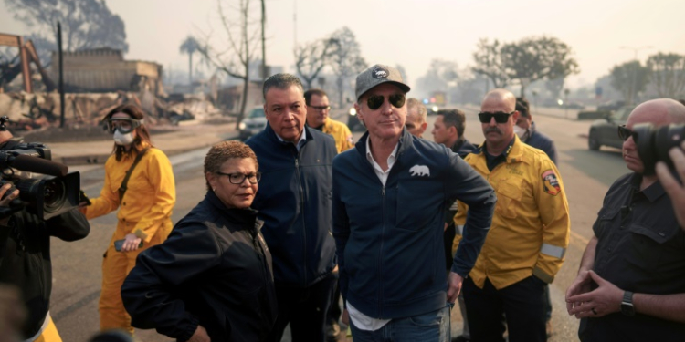 Los Angeles Mayor Karen Bass, seen here with California Governor Gavin Newsom, has denied a rift with city fire chief Kristin Crowley. ©AFP