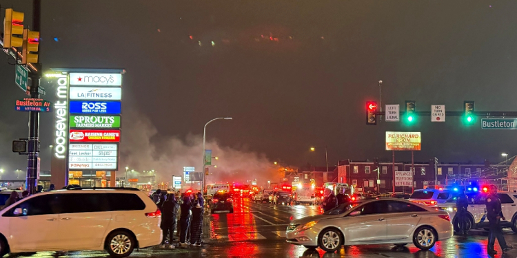 This handout picture from the Philadelphia Office of Emergency Management shows the aftermath of a small plane crash that prompted a huge fireball in a northern neighborhood of the city / ©AFP