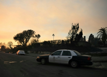 Police and sheriff's deputies are stepping up patrols in disaster areas in a bid to deter looters. ©AFP